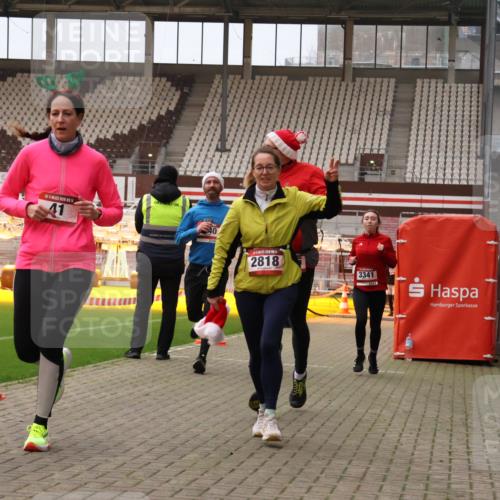 08.12.2024 - St. Pauli X-Mass-Run No. 14 Yannick Fuchs http://msf.ph/oto/7478715 08.12.2024 10:01:43 Ziel 41, 1246, 1751, 2818, 2833, 3254, 3340, 3341 meine-sportfotos.de