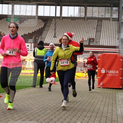 08.12.2024 - St. Pauli X-Mass-Run No. 14 Yannick Fuchs http://msf.ph/oto/7478719 08.12.2024 10:01:43 Ziel 41, 1246, 1751, 2818, 2833, 3254, 3340, 3341 meine-sportfotos.de