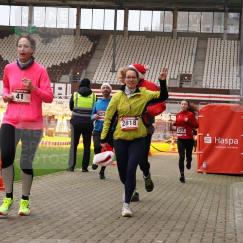 08.12.2024 - St. Pauli X-Mass-Run No. 14 Yannick Fuchs http://msf.ph/oto/7478722 08.12.2024 10:01:43 Ziel 41, 1246, 1751, 2818, 2833, 3254, 3340, 3341 meine-sportfotos.de