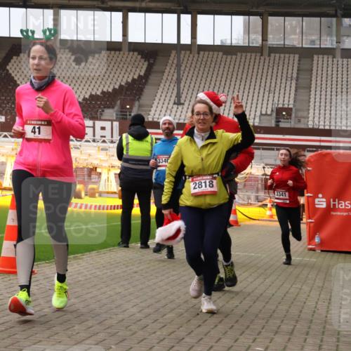 08.12.2024 - St. Pauli X-Mass-Run No. 14 Yannick Fuchs http://msf.ph/oto/7478727 08.12.2024 10:01:43 Ziel 41, 1246, 1751, 2818, 2833, 3254, 3340, 3341 meine-sportfotos.de