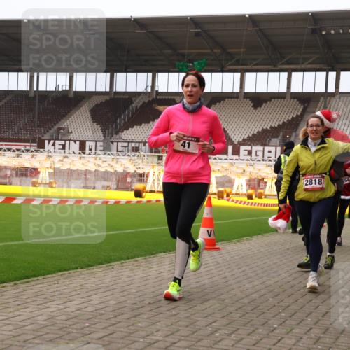 08.12.2024 - St. Pauli X-Mass-Run No. 14 Yannick Fuchs http://msf.ph/oto/7478730 08.12.2024 10:01:43 Ziel 41, 1246, 1751, 2818, 2833, 3254, 3340, 3341 meine-sportfotos.de