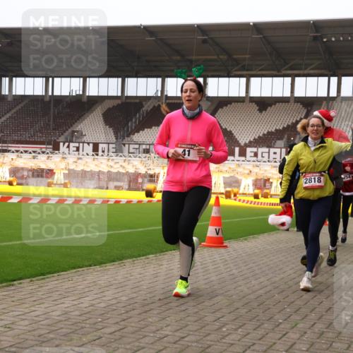 08.12.2024 - St. Pauli X-Mass-Run No. 14 Yannick Fuchs http://msf.ph/oto/7478733 08.12.2024 10:01:43 Ziel 41, 1246, 1751, 2818, 2833, 3254, 3340, 3341 meine-sportfotos.de