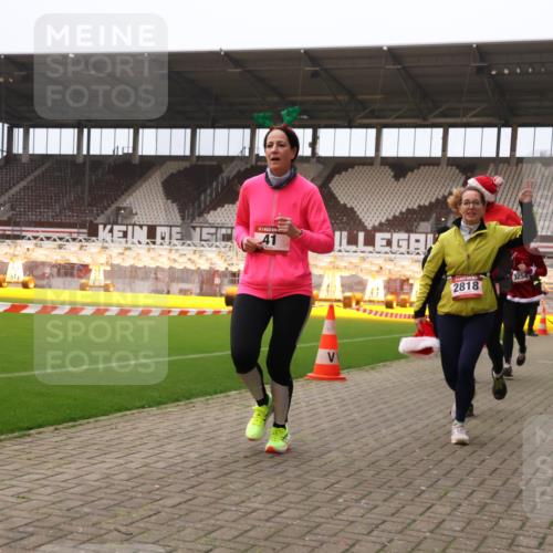 08.12.2024 - St. Pauli X-Mass-Run No. 14 Yannick Fuchs http://msf.ph/oto/7478737 08.12.2024 10:01:43 Ziel 41, 1246, 1751, 2818, 2833, 3254, 3340, 3341 meine-sportfotos.de