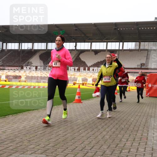 08.12.2024 - St. Pauli X-Mass-Run No. 14 Yannick Fuchs http://msf.ph/oto/7478744 08.12.2024 10:01:44 Ziel 41, 86, 1246, 1751, 2302, 2818, 2833, 3254, 3340, 3341 meine-sportfotos.de