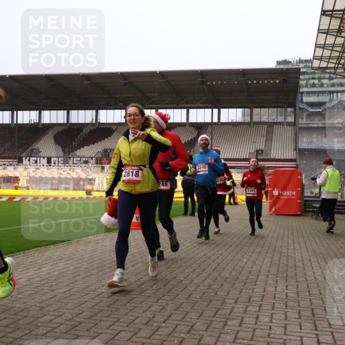 08.12.2024 - St. Pauli X-Mass-Run No. 14 Yannick Fuchs http://msf.ph/oto/7478746 08.12.2024 10:01:44 Ziel 41, 86, 1246, 1751, 2302, 2818, 2833, 3254, 3340, 3341 meine-sportfotos.de