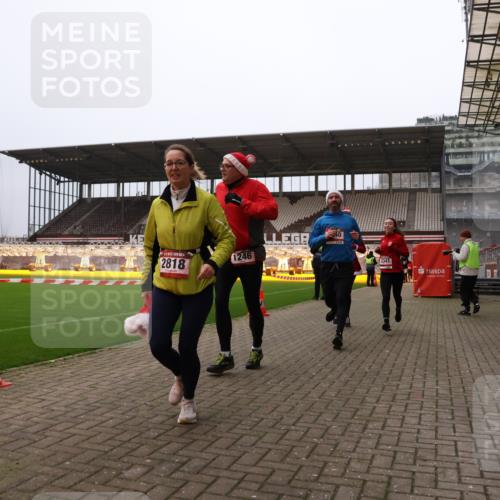 08.12.2024 - St. Pauli X-Mass-Run No. 14 Yannick Fuchs http://msf.ph/oto/7478767 08.12.2024 10:01:45 Ziel 41, 86, 1246, 1751, 2302, 2361, 2362, 2818, 2826, 2833, 3254, 3340, 3341 meine-sportfotos.de