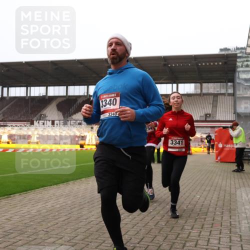 08.12.2024 - St. Pauli X-Mass-Run No. 14 Yannick Fuchs http://msf.ph/oto/7478775 08.12.2024 10:01:46 Ziel 41, 86, 1246, 1751, 2302, 2361, 2362, 2818, 2826, 2833, 3093, 3254, 3340, 3341 meine-sportfotos.de
