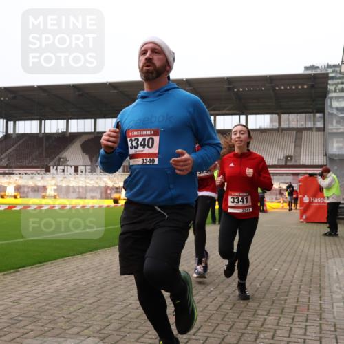 08.12.2024 - St. Pauli X-Mass-Run No. 14 Yannick Fuchs http://msf.ph/oto/7478778 08.12.2024 10:01:46 Ziel 41, 86, 1246, 1751, 2302, 2361, 2362, 2818, 2826, 2833, 3093, 3254, 3340, 3341 meine-sportfotos.de