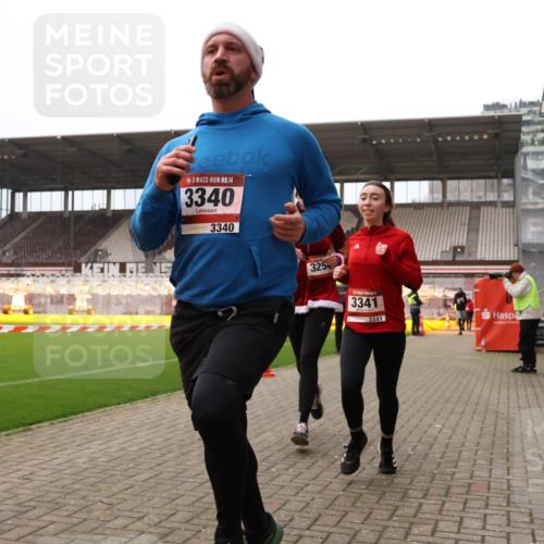 08.12.2024 - St. Pauli X-Mass-Run No. 14 Yannick Fuchs http://msf.ph/oto/7478781 08.12.2024 10:01:46 Ziel 41, 86, 1246, 1751, 2302, 2361, 2362, 2818, 2826, 2833, 3093, 3254, 3340, 3341 meine-sportfotos.de