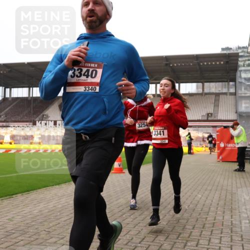 08.12.2024 - St. Pauli X-Mass-Run No. 14 Yannick Fuchs http://msf.ph/oto/7478784 08.12.2024 10:01:46 Ziel 41, 86, 1246, 1751, 2302, 2361, 2362, 2818, 2826, 2833, 3093, 3254, 3340, 3341 meine-sportfotos.de
