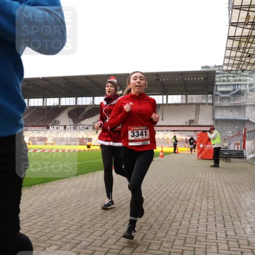 08.12.2024 - St. Pauli X-Mass-Run No. 14 Yannick Fuchs http://msf.ph/oto/7478788 08.12.2024 10:01:46 Ziel 41, 86, 1246, 1751, 2302, 2361, 2362, 2818, 2826, 2833, 3093, 3254, 3340, 3341 meine-sportfotos.de