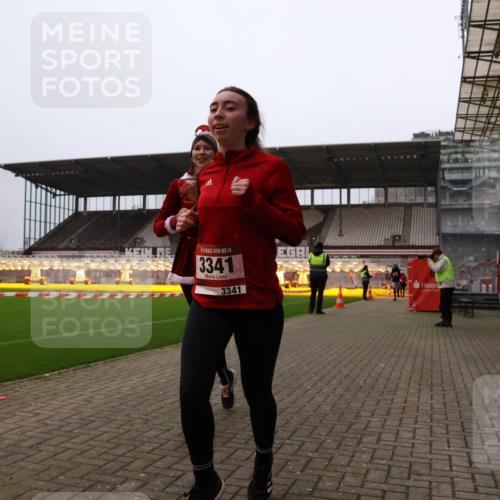 08.12.2024 - St. Pauli X-Mass-Run No. 14 Yannick Fuchs http://msf.ph/oto/7478802 08.12.2024 10:01:47 Ziel 41, 86, 1246, 1751, 2302, 2361, 2362, 2818, 2826, 2833, 3093, 3254, 3340, 3341 meine-sportfotos.de