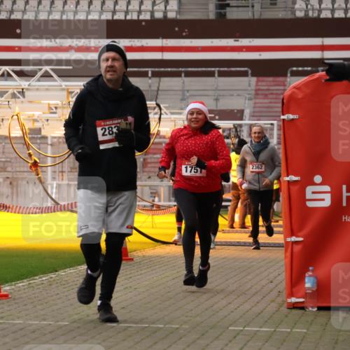08.12.2024 - St. Pauli X-Mass-Run No. 14 Yannick Fuchs http://msf.ph/oto/7478824 08.12.2024 10:01:51 Ziel 41, 86, 1246, 1751, 2302, 2361, 2362, 2817, 2818, 2826, 2833, 3093, 3254, 3340, 3341 meine-sportfotos.de