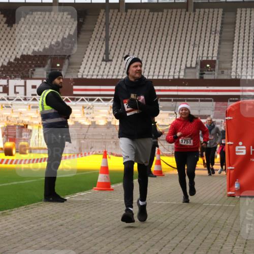 08.12.2024 - St. Pauli X-Mass-Run No. 14 Yannick Fuchs http://msf.ph/oto/7478841 08.12.2024 10:01:52 Ziel 86, 1246, 1751, 2302, 2361, 2362, 2817, 2818, 2826, 2833, 3093, 3254, 3341 meine-sportfotos.de