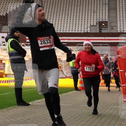 08.12.2024 - St. Pauli X-Mass-Run No. 14 Yannick Fuchs http://msf.ph/oto/7478847 08.12.2024 10:01:53 Ziel 86, 1246, 1751, 2302, 2361, 2362, 2817, 2818, 2826, 2833, 3093, 3254 meine-sportfotos.de