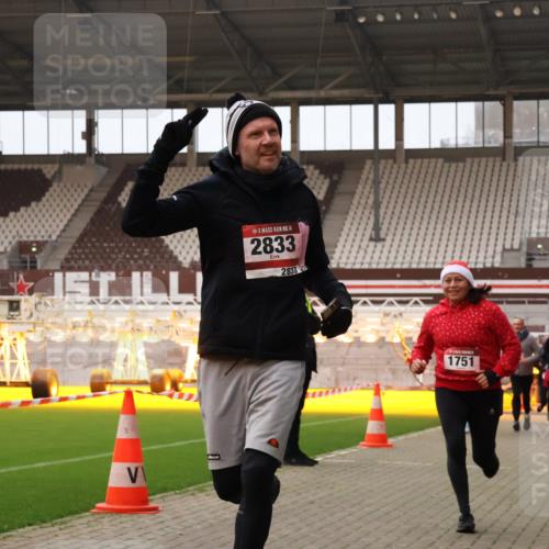 08.12.2024 - St. Pauli X-Mass-Run No. 14 Yannick Fuchs http://msf.ph/oto/7478854 08.12.2024 10:01:54 Ziel 86, 1246, 1751, 2302, 2361, 2362, 2817, 2818, 2826, 2833, 2965, 3093, 3254 meine-sportfotos.de