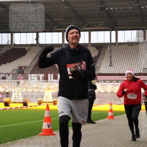 08.12.2024 - St. Pauli X-Mass-Run No. 14 Yannick Fuchs http://msf.ph/oto/7478861 08.12.2024 10:01:54 Ziel 86, 1246, 1751, 2302, 2361, 2362, 2817, 2818, 2826, 2833, 2965, 3093, 3254 meine-sportfotos.de
