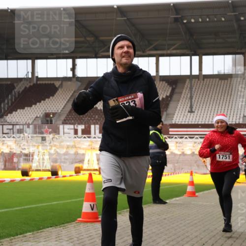 08.12.2024 - St. Pauli X-Mass-Run No. 14 Yannick Fuchs http://msf.ph/oto/7478863 08.12.2024 10:01:54 Ziel 86, 1246, 1751, 2302, 2361, 2362, 2817, 2818, 2826, 2833, 2965, 3093, 3254 meine-sportfotos.de