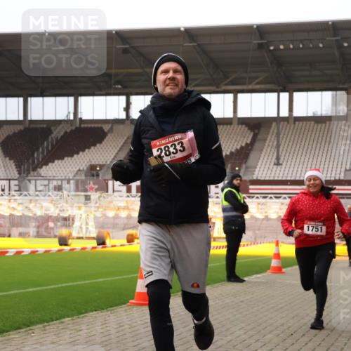 08.12.2024 - St. Pauli X-Mass-Run No. 14 Yannick Fuchs http://msf.ph/oto/7478870 08.12.2024 10:01:55 Ziel 86, 1246, 1751, 1784, 2302, 2361, 2362, 2817, 2826, 2833, 2965, 3093, 3254, 3304 meine-sportfotos.de
