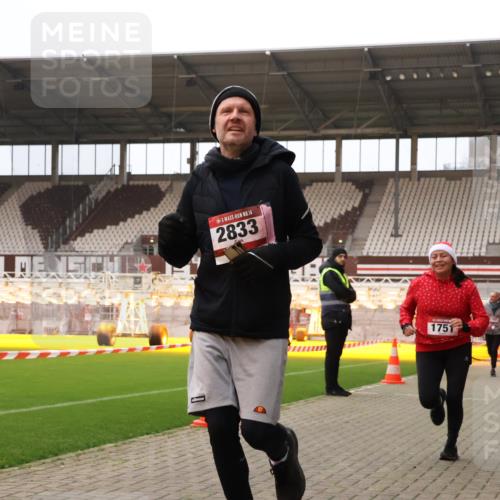08.12.2024 - St. Pauli X-Mass-Run No. 14 Yannick Fuchs http://msf.ph/oto/7478873 08.12.2024 10:01:55 Ziel 86, 1246, 1751, 1784, 2302, 2361, 2362, 2817, 2826, 2833, 2965, 3093, 3254, 3304 meine-sportfotos.de
