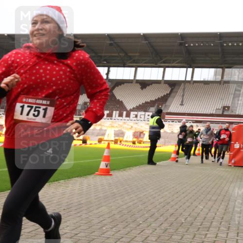 08.12.2024 - St. Pauli X-Mass-Run No. 14 Yannick Fuchs http://msf.ph/oto/7478894 08.12.2024 10:01:56 Ziel 86, 1751, 1784, 2302, 2361, 2362, 2817, 2826, 2833, 2965, 3093, 3254, 3304 meine-sportfotos.de