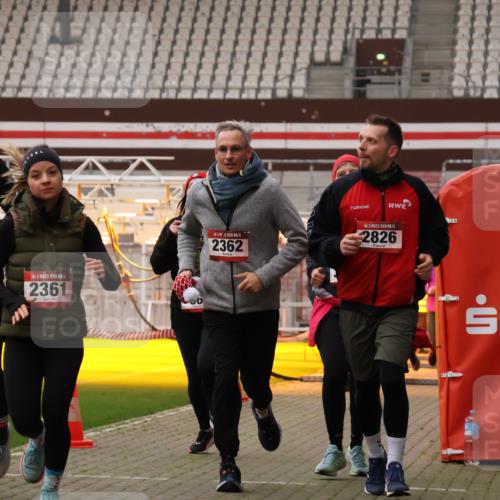 08.12.2024 - St. Pauli X-Mass-Run No. 14 Yannick Fuchs http://msf.ph/oto/7478902 08.12.2024 10:01:58 Ziel 86, 1751, 1784, 2302, 2361, 2362, 2817, 2826, 2833, 2965, 3093, 3304 meine-sportfotos.de