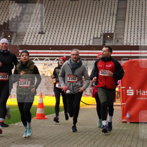 08.12.2024 - St. Pauli X-Mass-Run No. 14 Yannick Fuchs http://msf.ph/oto/7478909 08.12.2024 10:01:58 Ziel 86, 1751, 1784, 2302, 2361, 2362, 2817, 2826, 2833, 2965, 3093, 3304 meine-sportfotos.de