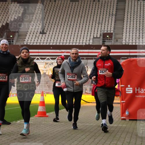 08.12.2024 - St. Pauli X-Mass-Run No. 14 Yannick Fuchs http://msf.ph/oto/7478912 08.12.2024 10:01:58 Ziel 86, 1751, 1784, 2302, 2361, 2362, 2817, 2826, 2833, 2965, 3093, 3304 meine-sportfotos.de