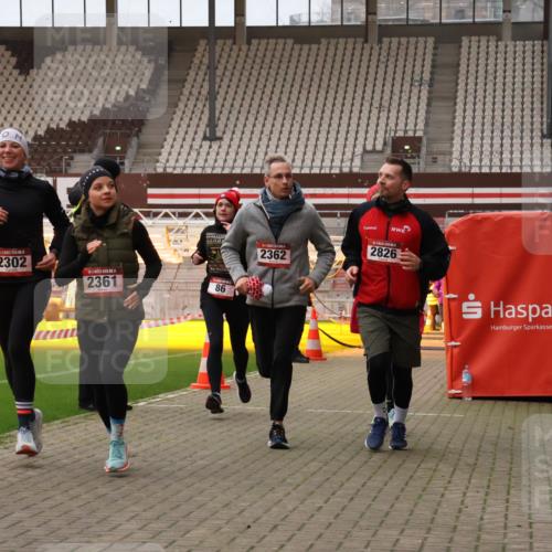 08.12.2024 - St. Pauli X-Mass-Run No. 14 Yannick Fuchs http://msf.ph/oto/7478928 08.12.2024 10:01:59 Ziel 86, 1751, 1784, 2302, 2361, 2362, 2817, 2826, 2833, 2965, 3093, 3304 meine-sportfotos.de