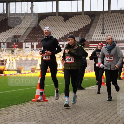08.12.2024 - St. Pauli X-Mass-Run No. 14 Yannick Fuchs http://msf.ph/oto/7478932 08.12.2024 10:01:59 Ziel 86, 1751, 1784, 2302, 2361, 2362, 2817, 2826, 2833, 2965, 3093, 3304 meine-sportfotos.de