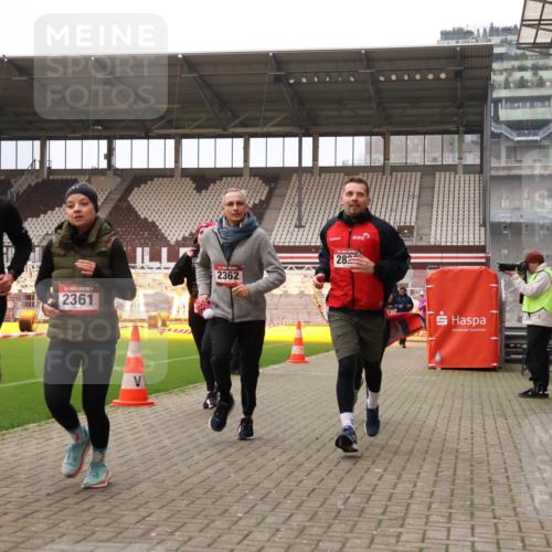 08.12.2024 - St. Pauli X-Mass-Run No. 14 Yannick Fuchs http://msf.ph/oto/7478958 08.12.2024 10:02:00 Ziel 86, 1751, 1784, 2302, 2361, 2362, 2817, 2826, 2833, 2965, 3093, 3304 meine-sportfotos.de
