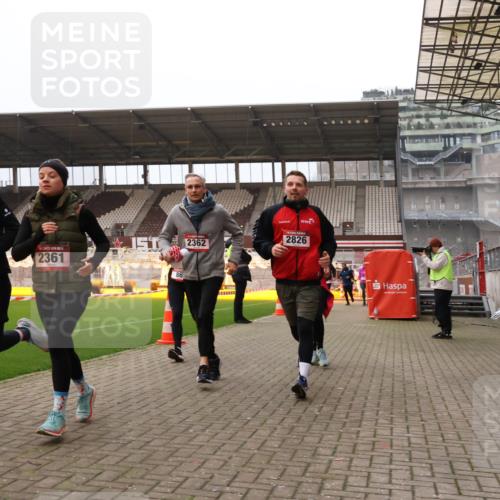 08.12.2024 - St. Pauli X-Mass-Run No. 14 Yannick Fuchs http://msf.ph/oto/7478969 08.12.2024 10:02:01 Ziel 86, 1751, 1784, 2302, 2361, 2362, 2817, 2826, 2833, 2965, 3093, 3304 meine-sportfotos.de