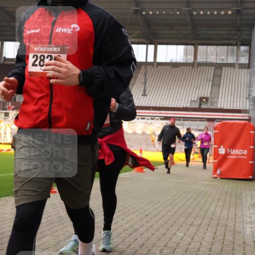 08.12.2024 - St. Pauli X-Mass-Run No. 14 Yannick Fuchs http://msf.ph/oto/7478996 08.12.2024 10:02:02 Ziel 86, 1751, 1784, 2302, 2361, 2362, 2780, 2817, 2826, 2833, 2965, 3093, 3304 meine-sportfotos.de