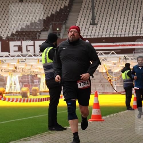 08.12.2024 - St. Pauli X-Mass-Run No. 14 Yannick Fuchs http://msf.ph/oto/7479029 08.12.2024 10:02:04 Ziel 86, 588, 1784, 2302, 2361, 2362, 2780, 2817, 2826, 2965, 3093, 3304 meine-sportfotos.de