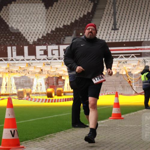 08.12.2024 - St. Pauli X-Mass-Run No. 14 Yannick Fuchs http://msf.ph/oto/7479044 08.12.2024 10:02:05 Ziel 86, 588, 1784, 2302, 2361, 2362, 2780, 2817, 2826, 2965, 3093, 3304 meine-sportfotos.de