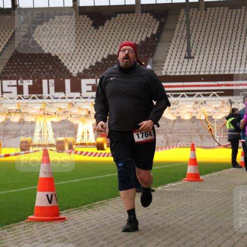 08.12.2024 - St. Pauli X-Mass-Run No. 14 Yannick Fuchs http://msf.ph/oto/7479045 08.12.2024 10:02:05 Ziel 86, 588, 1784, 2302, 2361, 2362, 2780, 2817, 2826, 2965, 3093, 3304 meine-sportfotos.de