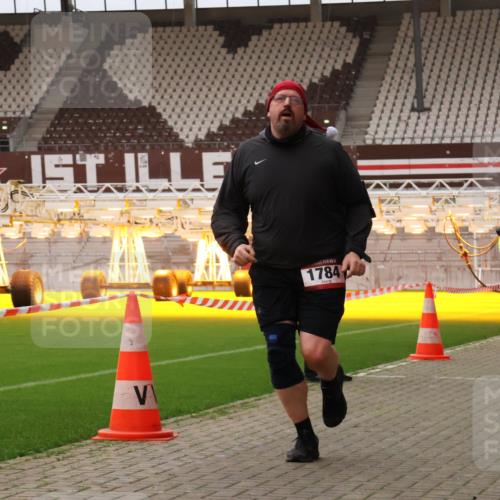 08.12.2024 - St. Pauli X-Mass-Run No. 14 Yannick Fuchs http://msf.ph/oto/7479050 08.12.2024 10:02:05 Ziel 86, 588, 1784, 2302, 2361, 2362, 2780, 2817, 2826, 2965, 3093, 3304 meine-sportfotos.de