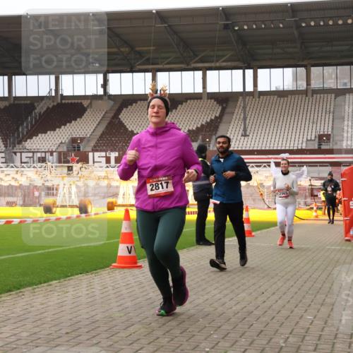 08.12.2024 - St. Pauli X-Mass-Run No. 14 Yannick Fuchs http://msf.ph/oto/7479089 08.12.2024 10:02:08 Ziel 86, 588, 838, 1784, 2302, 2361, 2362, 2780, 2817, 2826, 2965, 3093, 3255, 3304 meine-sportfotos.de