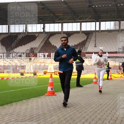 08.12.2024 - St. Pauli X-Mass-Run No. 14 Yannick Fuchs http://msf.ph/oto/7479111 08.12.2024 10:02:09 Ziel 86, 588, 838, 1784, 2302, 2361, 2362, 2780, 2817, 2826, 2965, 3093, 3255, 3304 meine-sportfotos.de