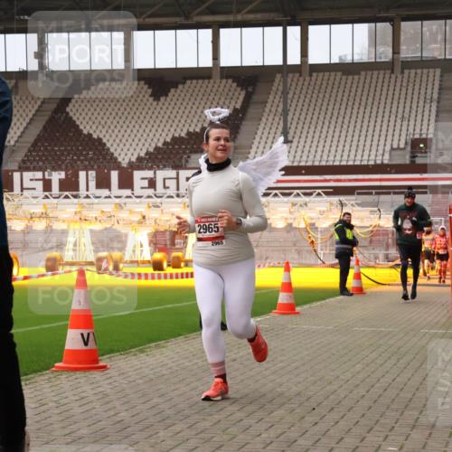 08.12.2024 - St. Pauli X-Mass-Run No. 14 Yannick Fuchs http://msf.ph/oto/7479120 08.12.2024 10:02:10 Ziel 588, 838, 1784, 2361, 2362, 2780, 2817, 2826, 2965, 3093, 3255, 3304 meine-sportfotos.de