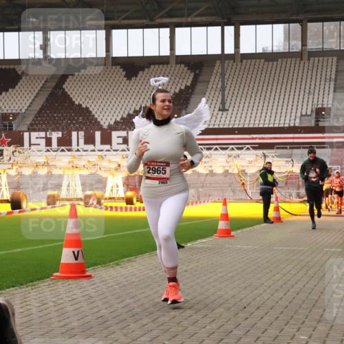 08.12.2024 - St. Pauli X-Mass-Run No. 14 Yannick Fuchs http://msf.ph/oto/7479128 08.12.2024 10:02:11 Ziel 588, 838, 1784, 2780, 2817, 2965, 3093, 3255, 3304 meine-sportfotos.de