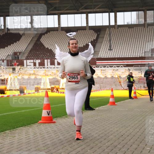 08.12.2024 - St. Pauli X-Mass-Run No. 14 Yannick Fuchs http://msf.ph/oto/7479137 08.12.2024 10:02:11 Ziel 588, 838, 1784, 2780, 2817, 2965, 3093, 3255, 3304 meine-sportfotos.de