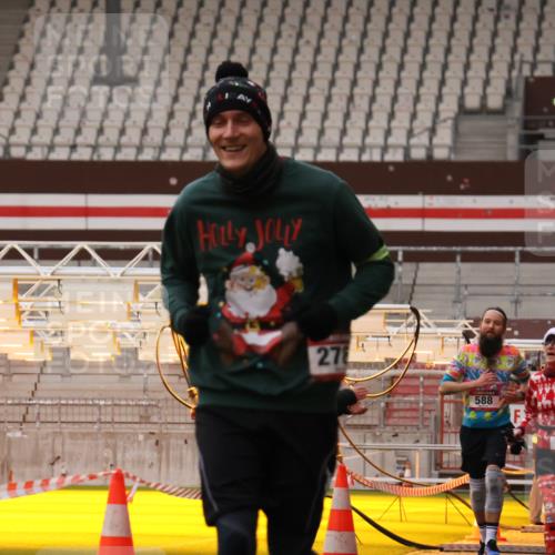 08.12.2024 - St. Pauli X-Mass-Run No. 14 Yannick Fuchs http://msf.ph/oto/7479197 08.12.2024 10:02:14 Ziel 588, 838, 1784, 2780, 2817, 2965, 3255, 3304 meine-sportfotos.de