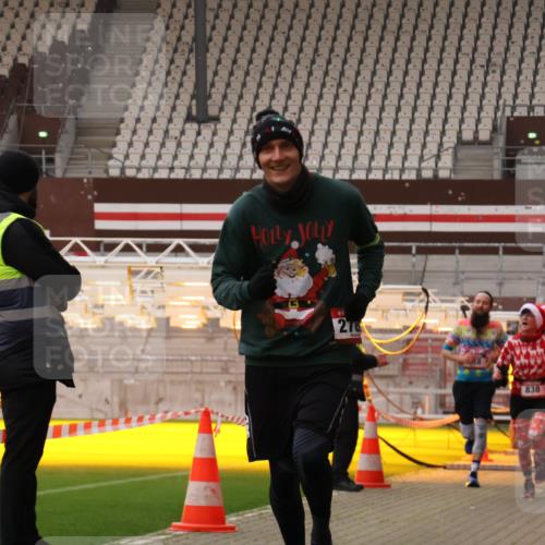 08.12.2024 - St. Pauli X-Mass-Run No. 14 Yannick Fuchs http://msf.ph/oto/7479202 08.12.2024 10:02:14 Ziel 588, 838, 1784, 2780, 2817, 2965, 3255, 3304 meine-sportfotos.de