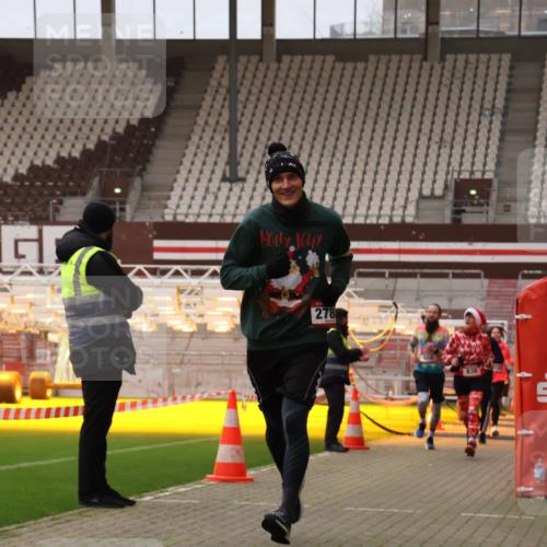 08.12.2024 - St. Pauli X-Mass-Run No. 14 Yannick Fuchs http://msf.ph/oto/7479208 08.12.2024 10:02:14 Ziel 588, 838, 1784, 2780, 2817, 2965, 3255, 3304 meine-sportfotos.de