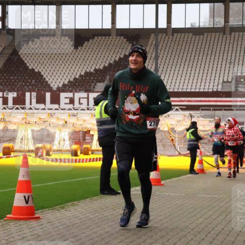 08.12.2024 - St. Pauli X-Mass-Run No. 14 Yannick Fuchs http://msf.ph/oto/7479213 08.12.2024 10:02:15 Ziel 588, 838, 1784, 2780, 2817, 2965, 3255, 3304 meine-sportfotos.de