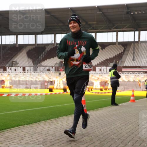 08.12.2024 - St. Pauli X-Mass-Run No. 14 Yannick Fuchs http://msf.ph/oto/7479237 08.12.2024 10:02:17 Ziel 588, 838, 1784, 2780, 2965, 3255, 3304 meine-sportfotos.de