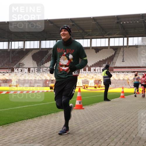 08.12.2024 - St. Pauli X-Mass-Run No. 14 Yannick Fuchs http://msf.ph/oto/7479243 08.12.2024 10:02:17 Ziel 588, 838, 1784, 2780, 2965, 3255, 3304 meine-sportfotos.de