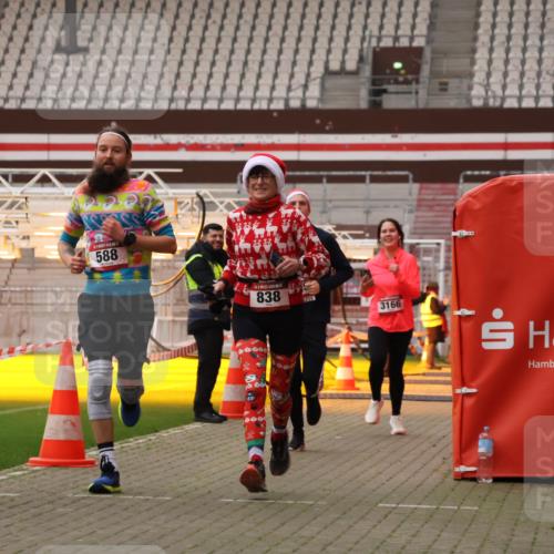 08.12.2024 - St. Pauli X-Mass-Run No. 14 Yannick Fuchs http://msf.ph/oto/7479247 08.12.2024 10:02:18 Ziel 479, 588, 838, 1784, 2780, 2965, 3255, 3304 meine-sportfotos.de