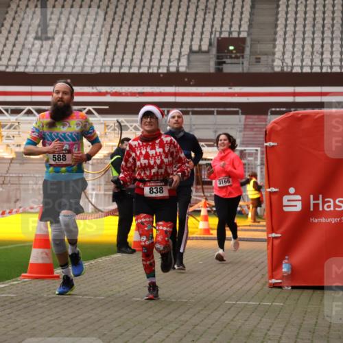 08.12.2024 - St. Pauli X-Mass-Run No. 14 Yannick Fuchs http://msf.ph/oto/7479251 08.12.2024 10:02:18 Ziel 479, 588, 838, 1784, 2780, 2965, 3255, 3304 meine-sportfotos.de